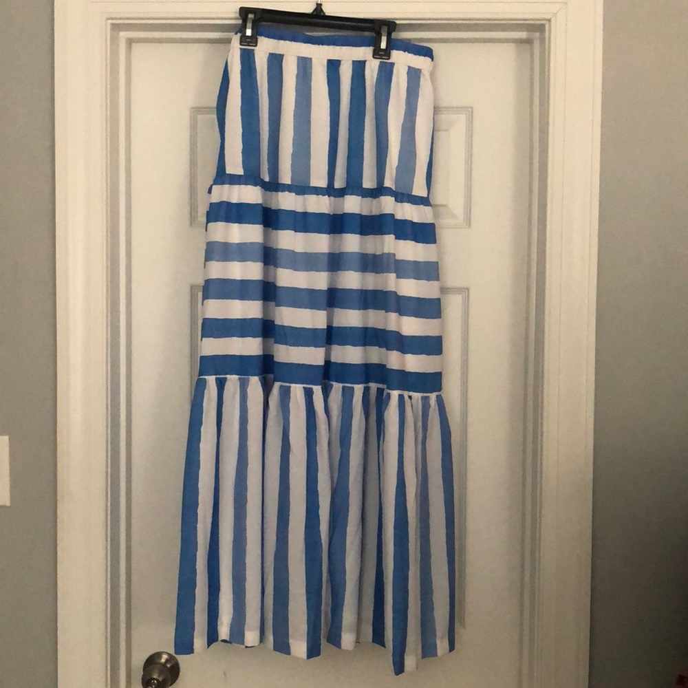 New without tags (never worn, never washed) vineyard vines maxi skirt.